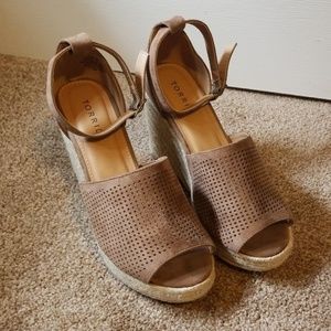 Wedge sandles wide width